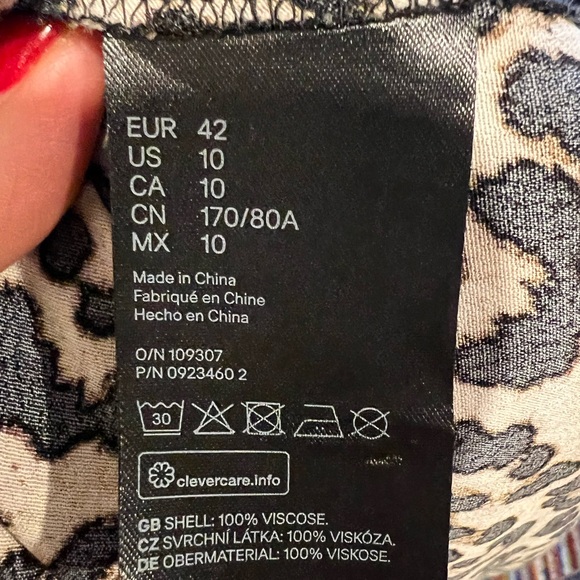 Leopard print light weight skirt - Picture 2 of 3